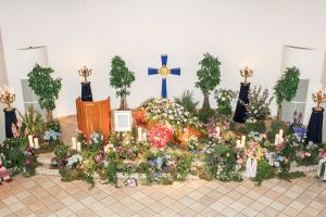 Trauerfeierdekoration Hauskapelle Bestattungsinstitut Wulff & Sohn Norderstedt